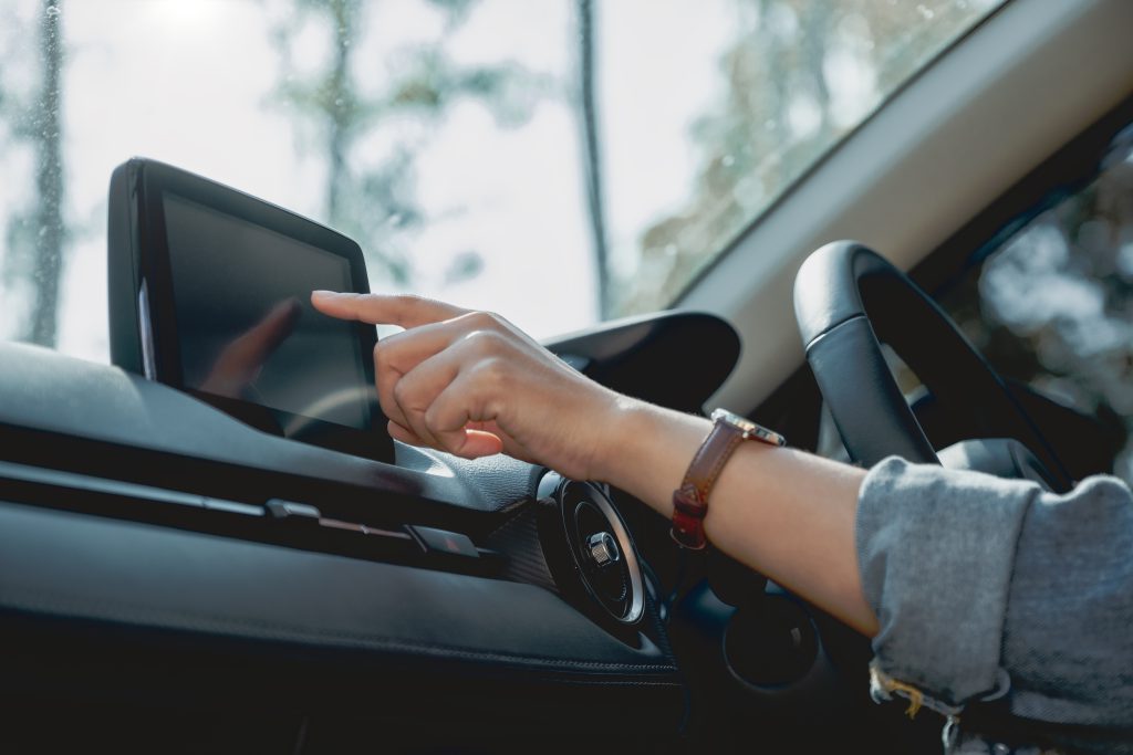 Navigationsgerät im Auto